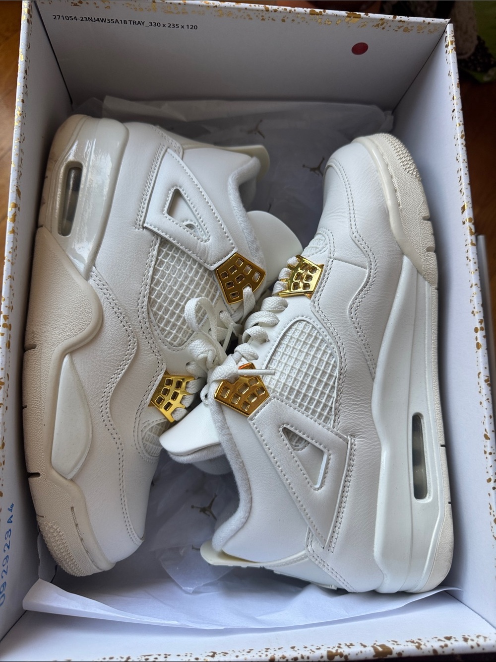 Jordan Women's Air Jordan 4
White & Gold size 9.5
